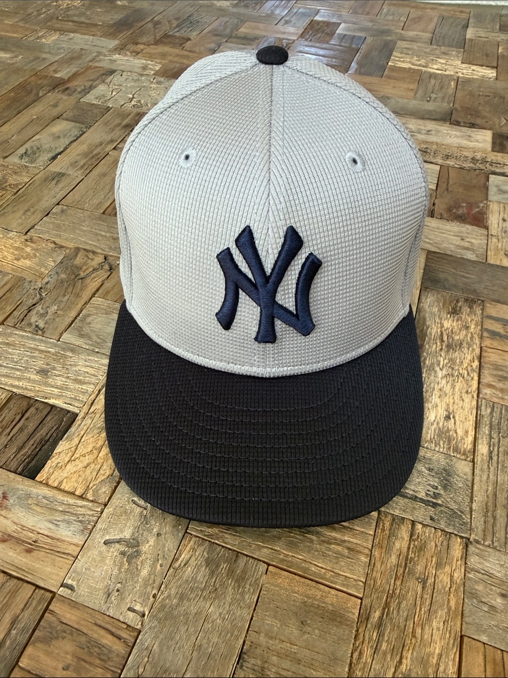 New Era New York Yankees 2025 Spring Training Gray & Black Fitted Hat